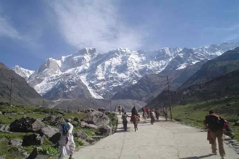Badrinath Yatra by Helicopter